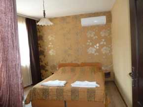Гостиница Tarnovski Dom Guest Rooms  Велико-Тырново